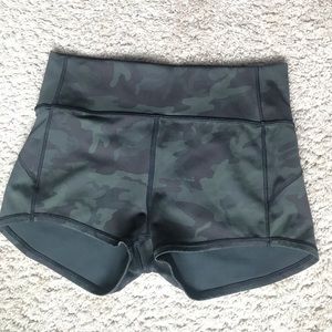 Lululemon Camo booty shorts